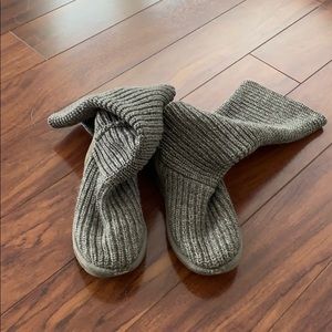 Size 8 cardigan knit UGG boots